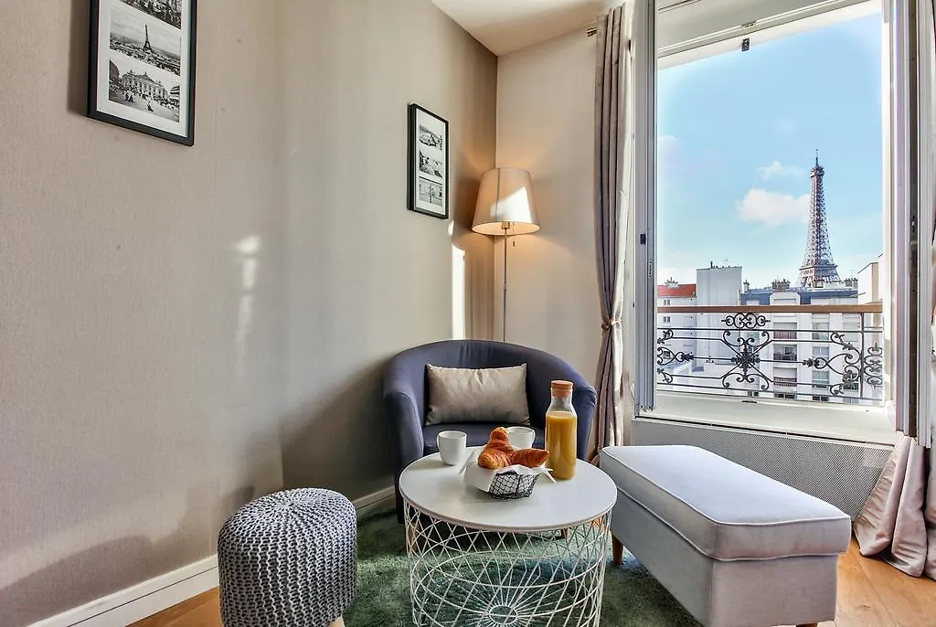 Lovely Nest Eiffel Tower Bottom * Paris