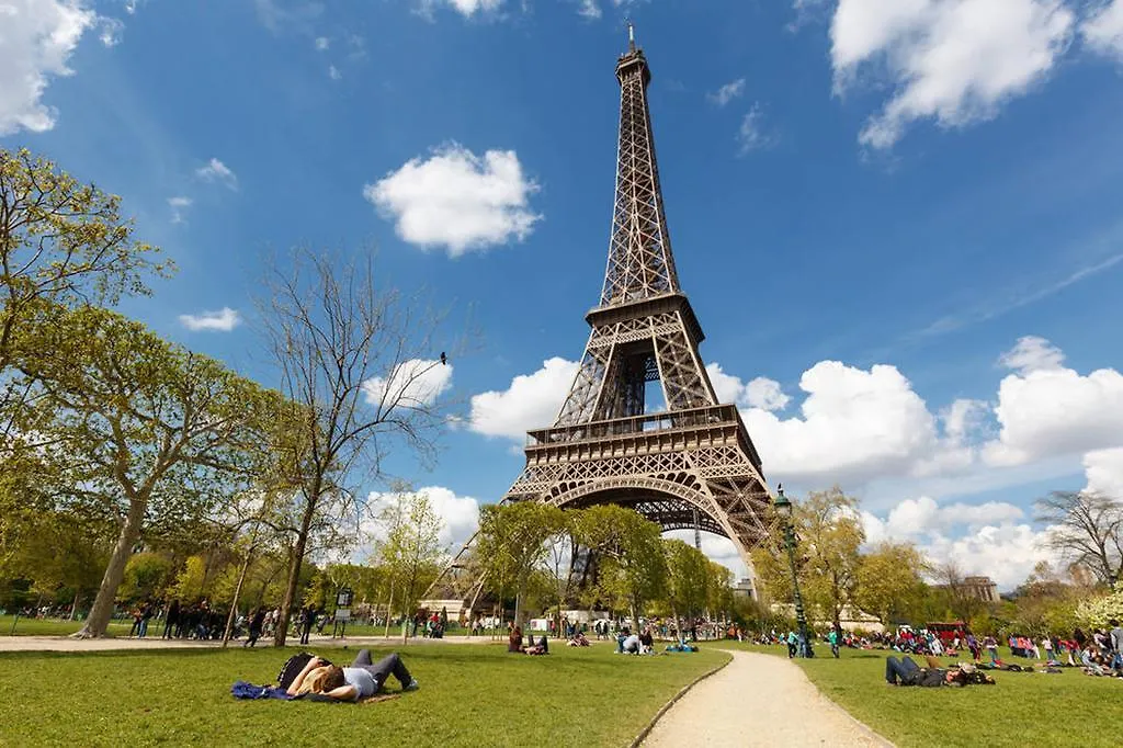 Apartment Lovely Nest Eiffel Tower Bottom *